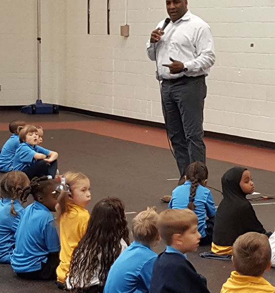 Darrell Thompson Telling Students a Story